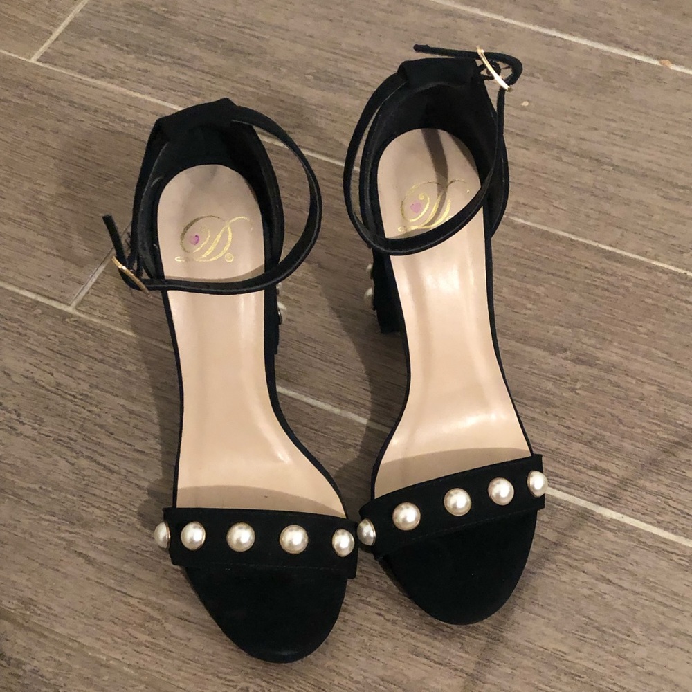 Chunky Heel with Pearl Embellishment